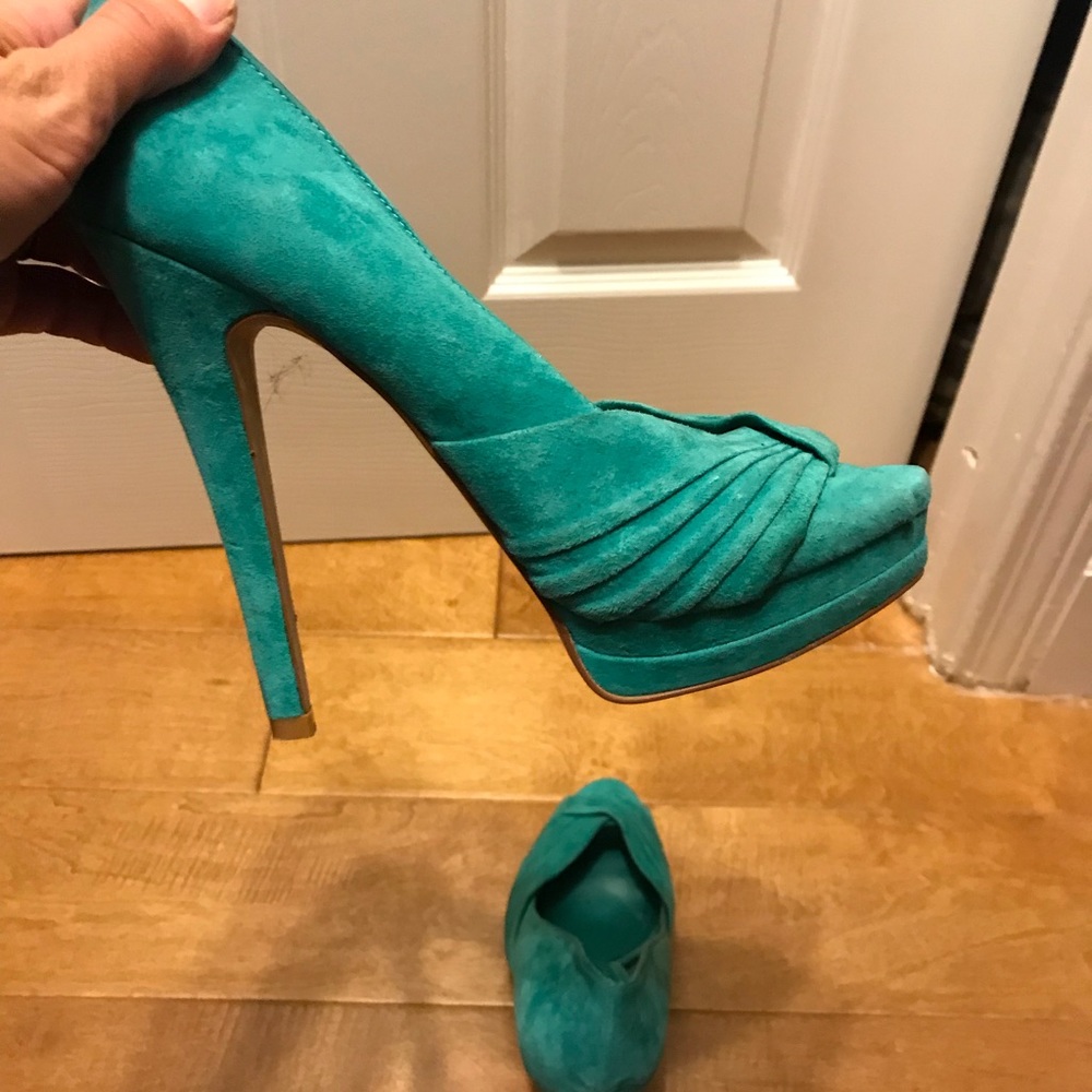 Heels - Picture 2 of 2